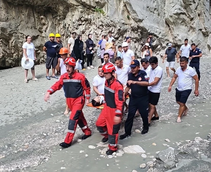 Saklıkent Kanyonu’nda düşen kaya parçası 2 turisti yaraladı
