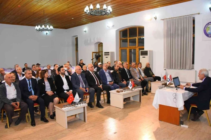 Salihli’de “Atatürk ve Salihli” konferansı düzenledi
