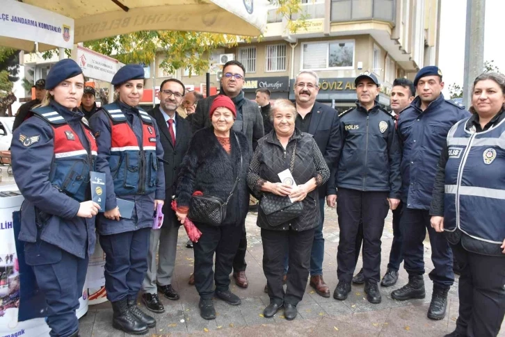 Salihli’de kadına yönelik şiddete karşı farkındalık etkinliği
