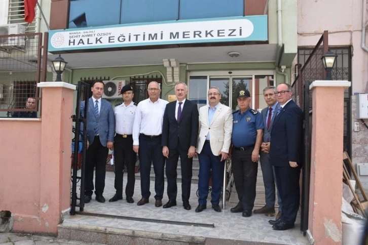 Salihli’de "Geri Dönüşüm Kütüphanesi" açıldı
