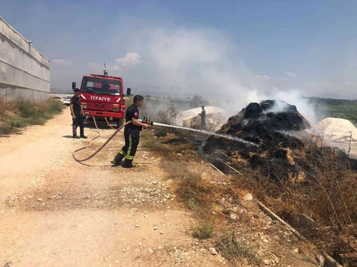 Saman balyalarındaki yangın korkuttu
