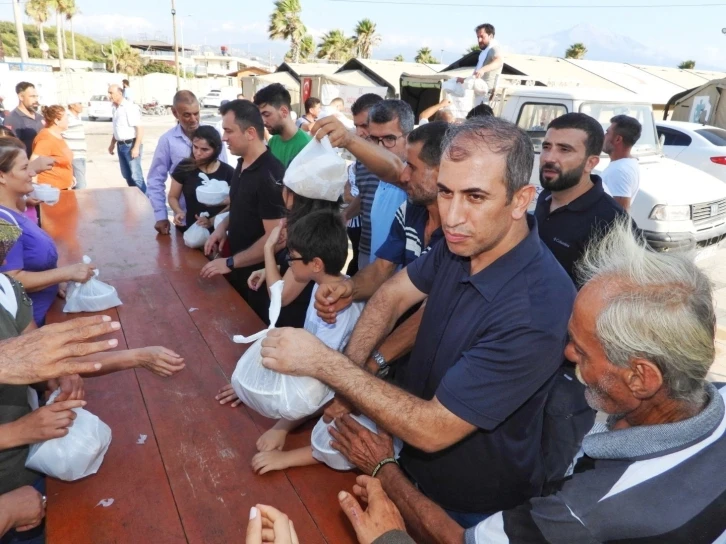 Samandağ Kaymakamlığı vatandaşlara yemek dağıttı
