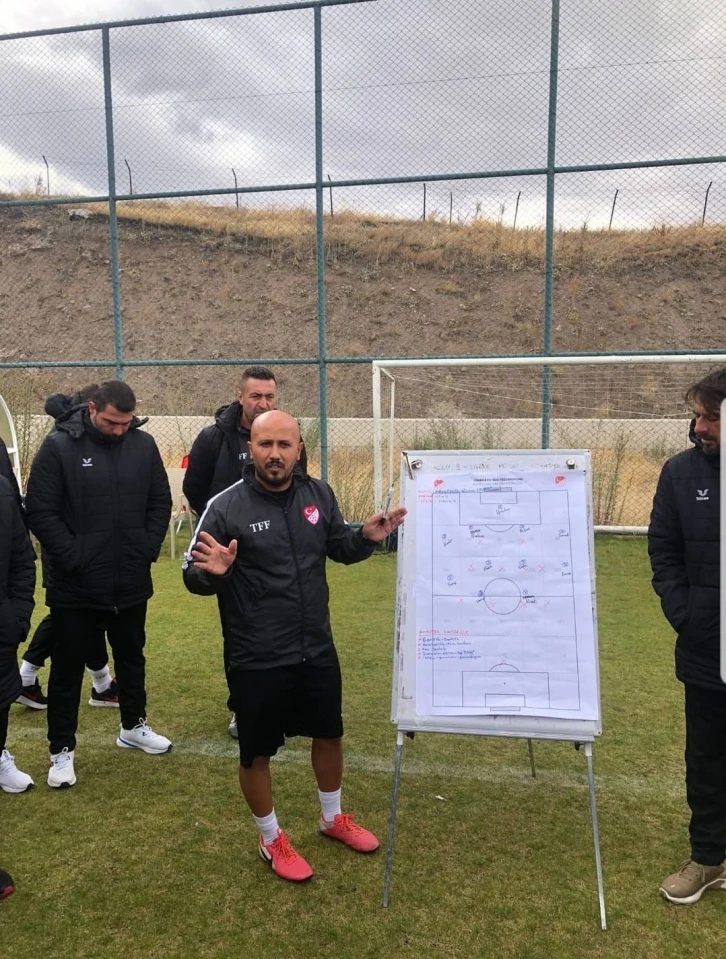 Samet Erdem, UEFA A lisans kursunda
