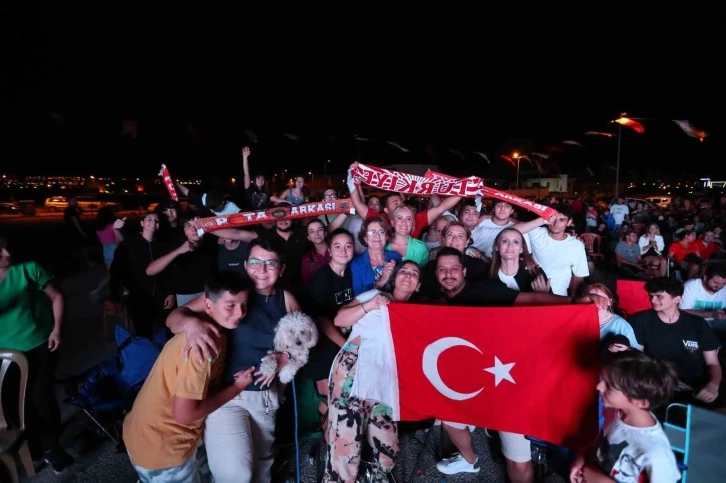 Şampiyonluk coşkusu Merkezefendi’de yaşandı
