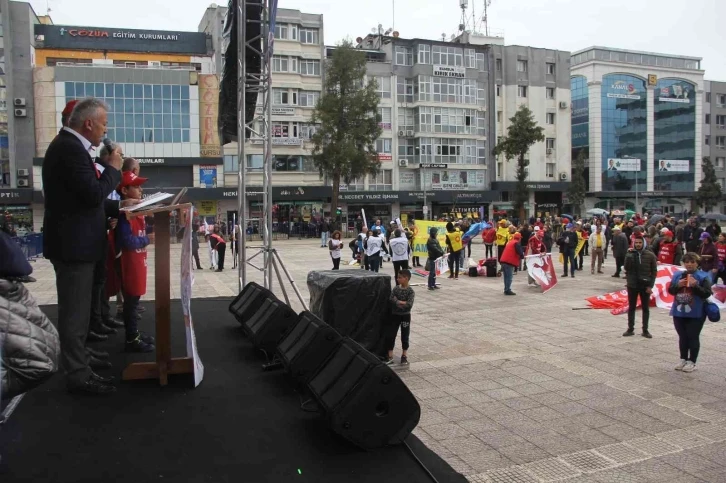 Samsun’da 1 Mayıs coşkusunu yağmur dindirdi
