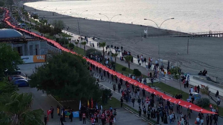 Samsun’da 1919 metrelik dev bayrakla yürüyüş düzenlendi
