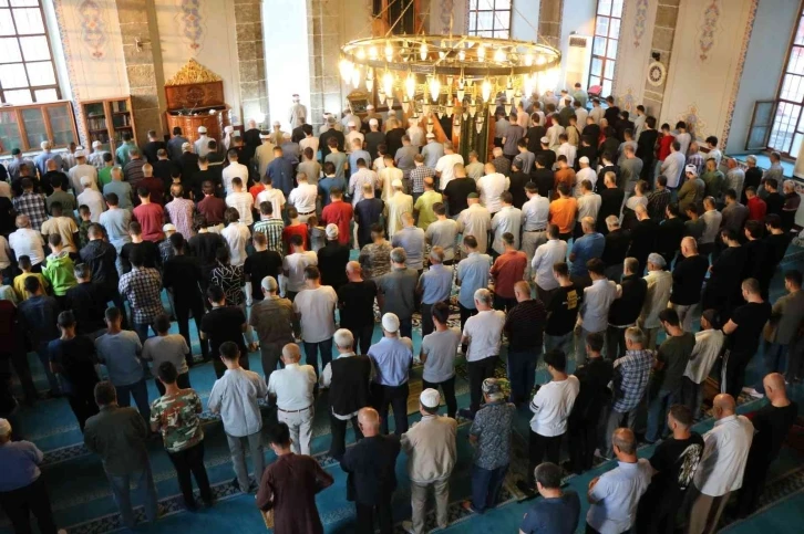 Samsun’da bayram namazı coşkuyla eda edildi
