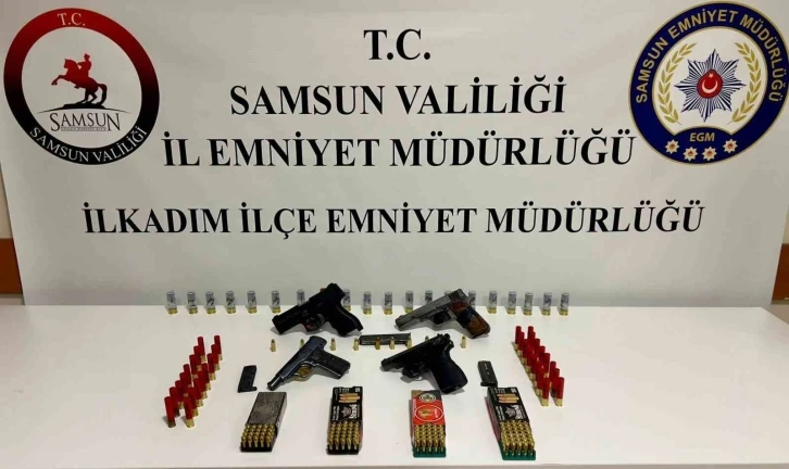 Samsun’da bir evde 4 adet tabanca ele geçti
