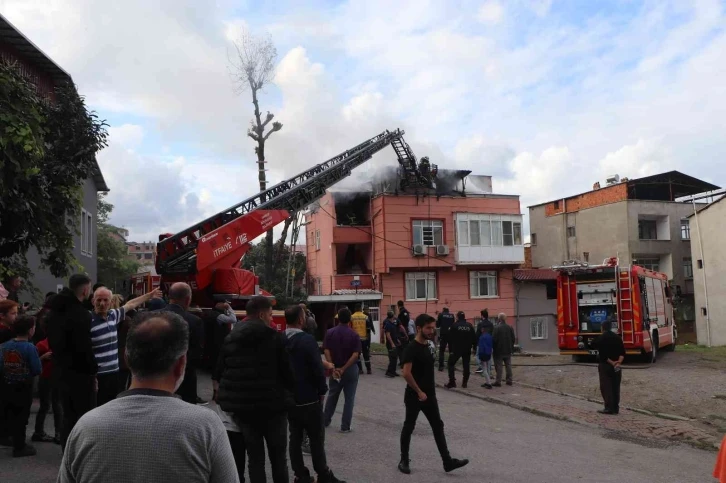 Samsun’da çatı alevlere teslim oldu
