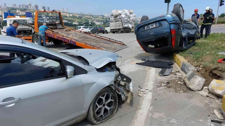 Samsun’da kavşakta otomobiller çarpıştı: 6 yaralı
