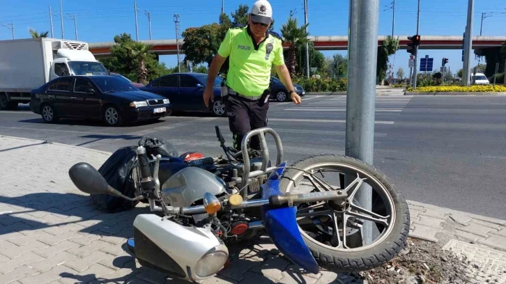 Samsun’da otomobil kırmızı ışıkta bekleyen motosiklete çarptı: 1 yaralı
