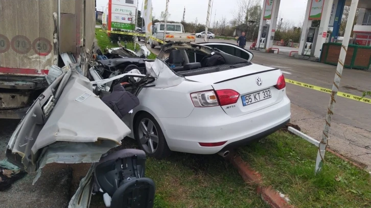 Samsun’da otomobil tır ile çarpıştı: 1 ölü, 2 yaralı
