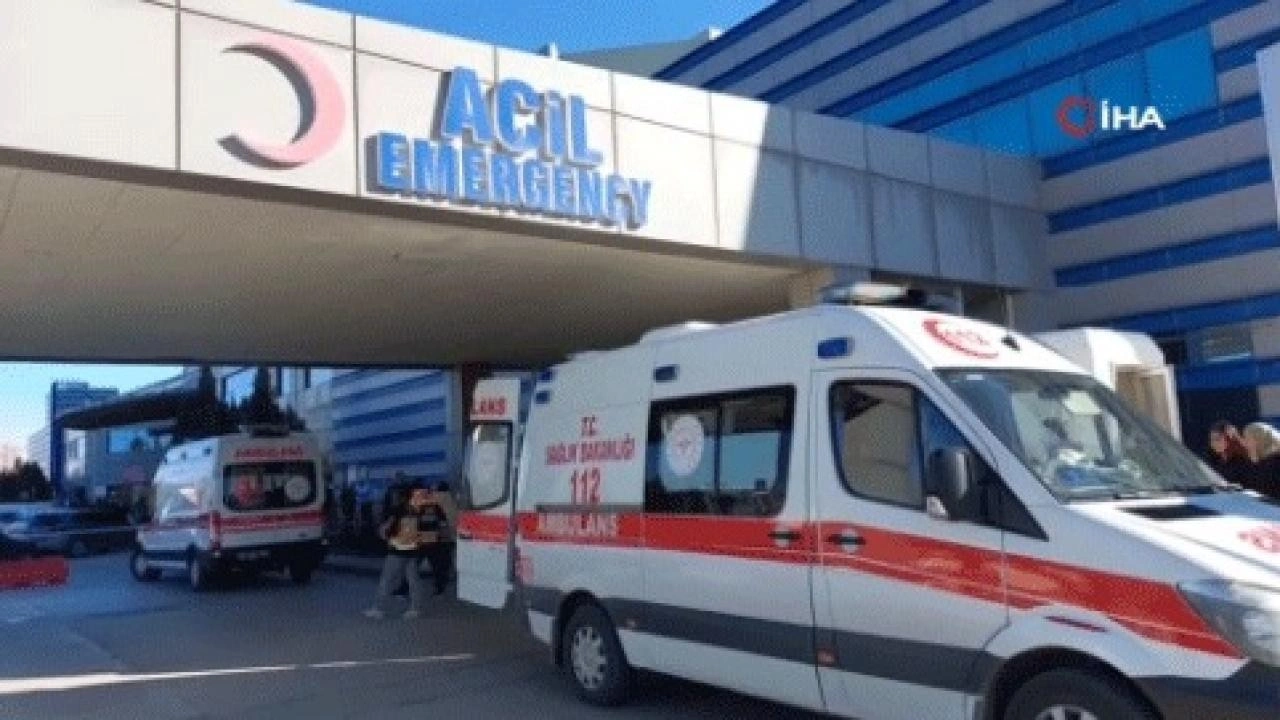 Samsun'da servis ile otomobil çarpıştı: 10'u öğrenci 15 yaralı