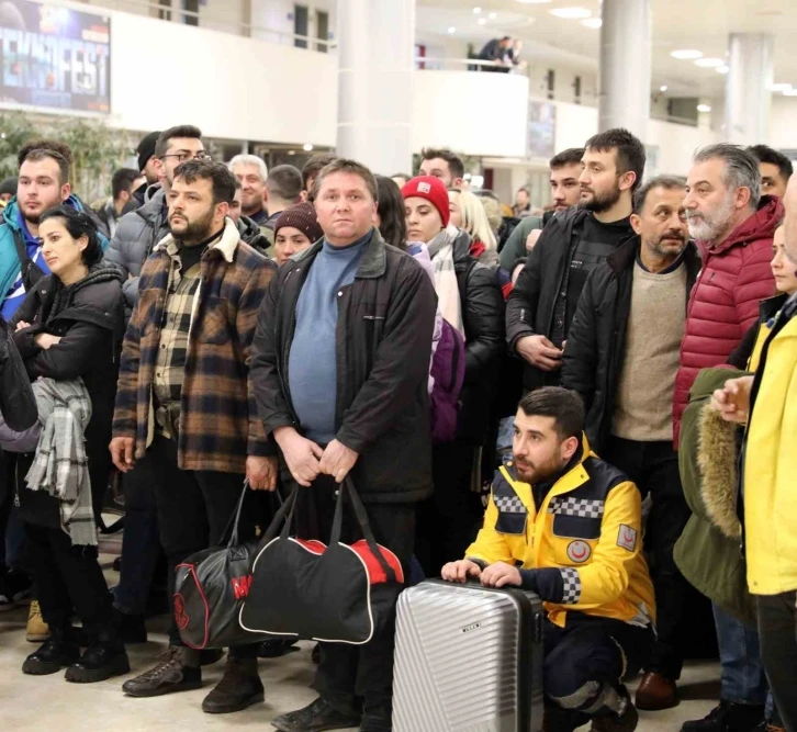 Samsun’dan 189 sağlık çalışanı deprem bölgesine gönüllü olarak gitti
