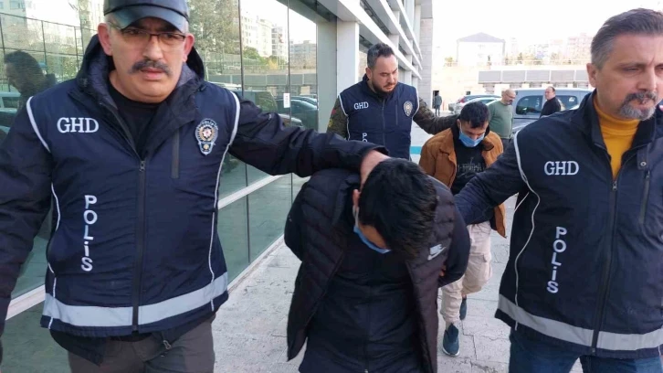 Samsun polisi, göçmen kaçakçısını Sakız Adası’na kaçarken yakaladı
