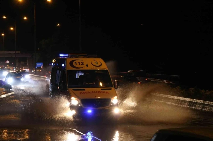 Samsun’u sağanak vurdu, hayat felç oldu
