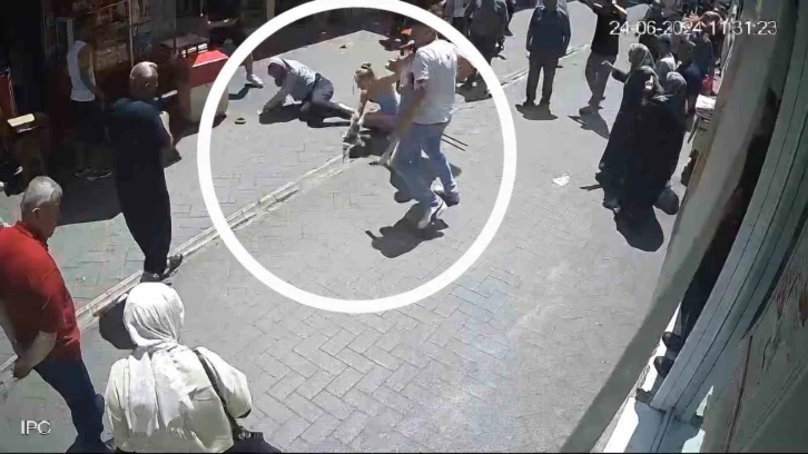 Samsun’un en işlek caddesindeki kavga kamerada
