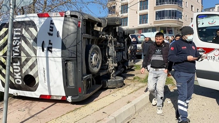 Samsun'da korkunç kaza! Otomobil ile okul servisi çarpıştı: 8'i öğrenci, 12 yaralı