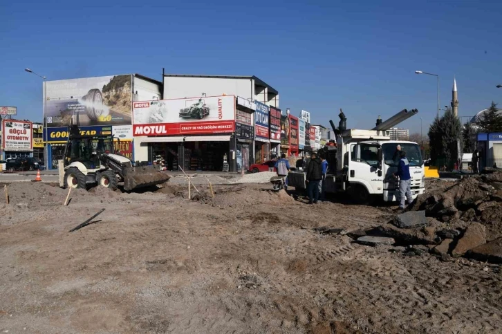 Sanayi girişinde yol ve otopark çalışması yapılıyor
