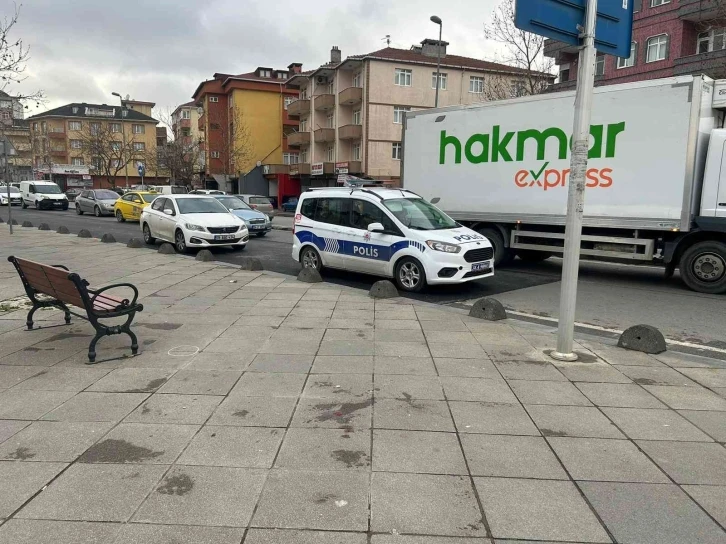 Sancaktepe’de boşandığı eşine sokak ortasında kurşun yağdırdı
