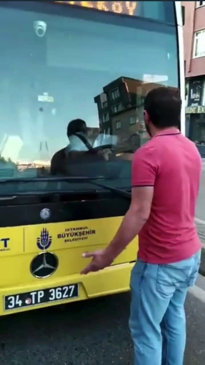 Sancaktepe’de İETT otobüsü krizi: Önünü kesip güç bela bindiler
