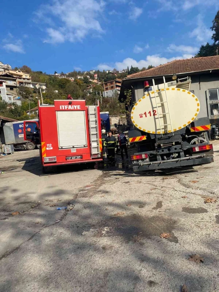 Saniye sitesinde yangın çıktı, dükkan kullanılmaz hale geldi
