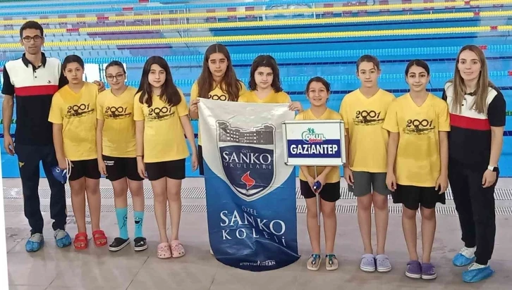 SANKO Okulları öğrencileri yüzmede 12 madalya kazandı
