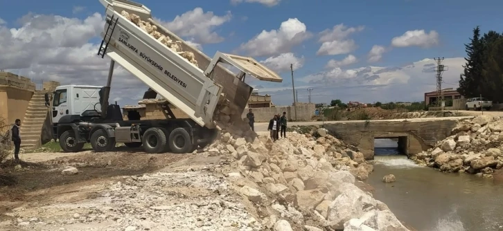 Şanlıurfa’da deforme olan yollarda bakım ve onarım çalışması
