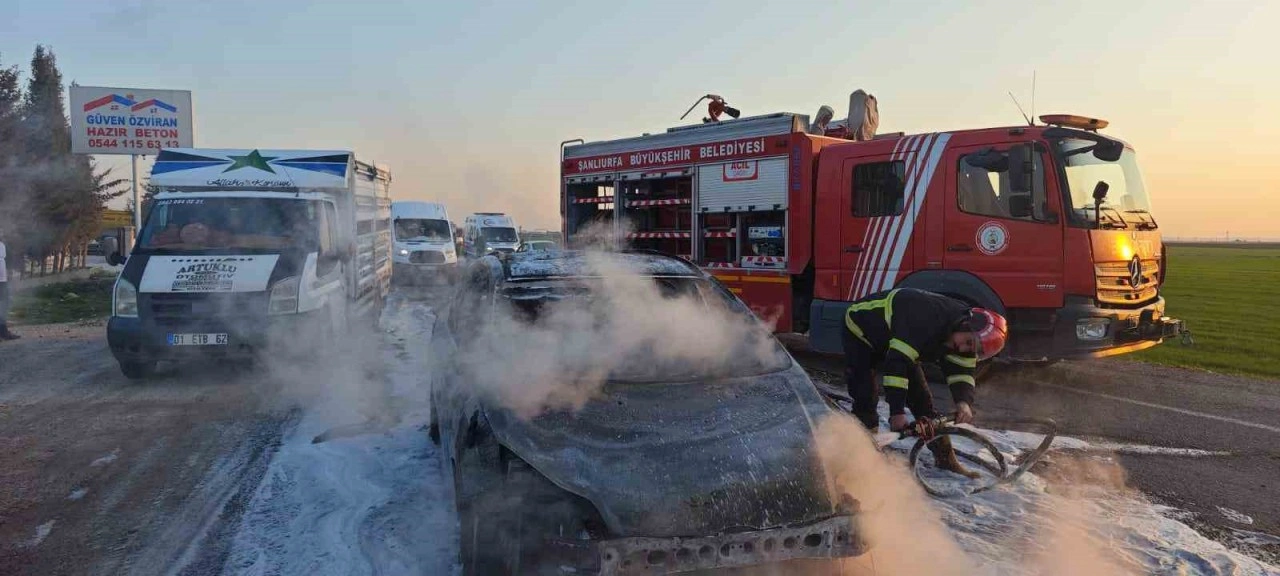 Şanlıurfa’da otomobil alev topuna döndü