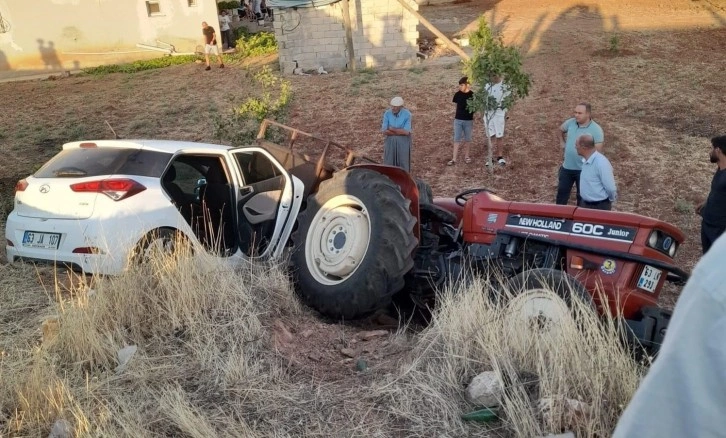 Şanlıurfa’da otomobil ile traktör çarpıştı: 4 yaralı