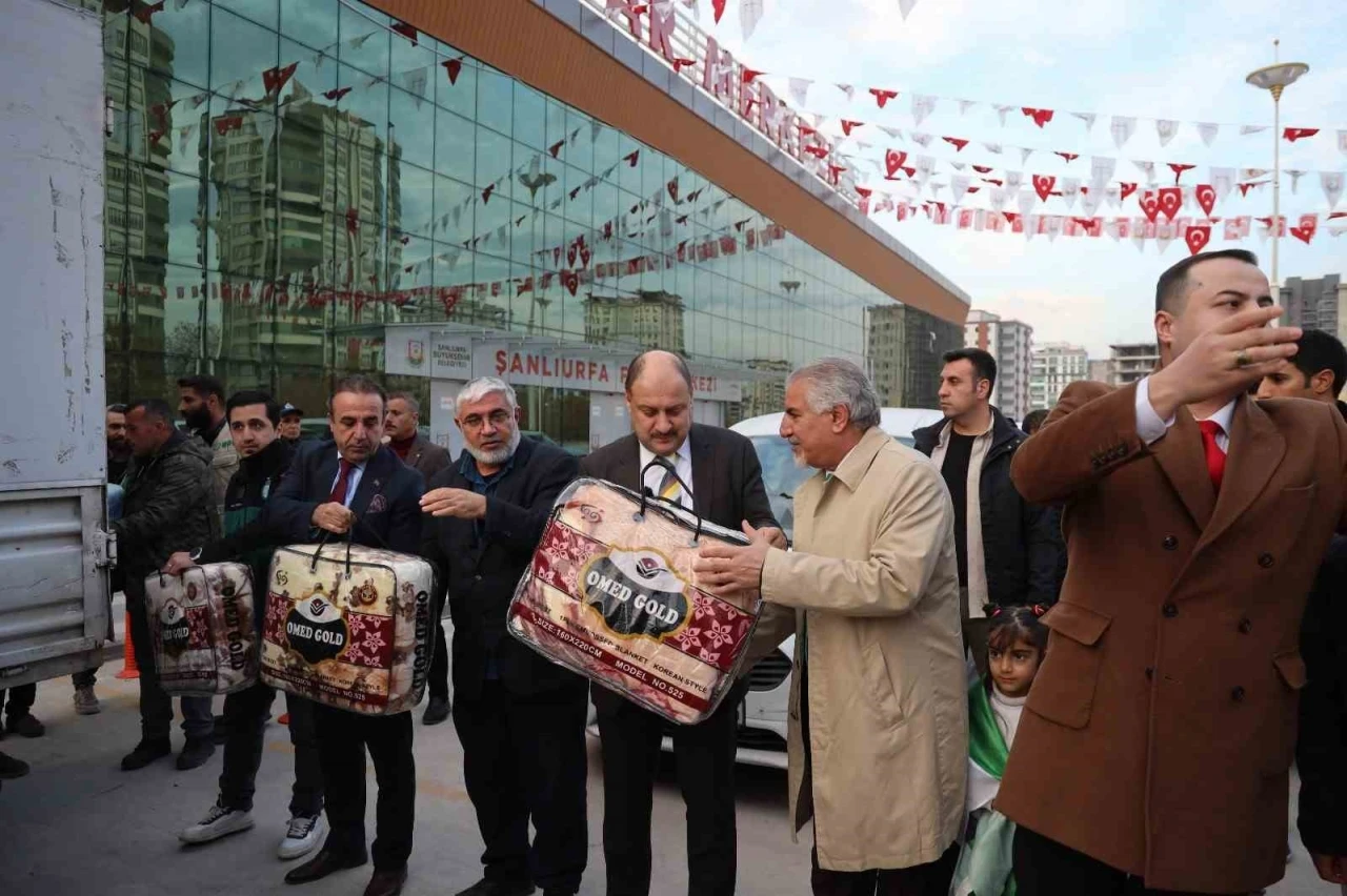 Şanlıurfa’dan Suriye’ye 5 tır yardım dualarla gönderildi
