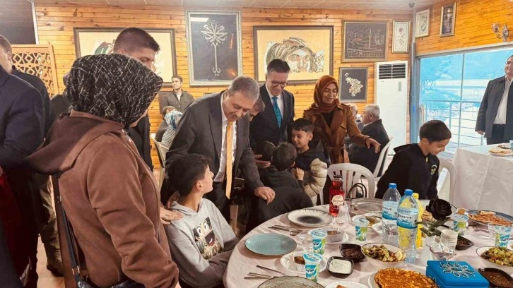 Şanlıurfa erkanı Halfeti’de şehit ve gazi aileleriyle iftar yaptı