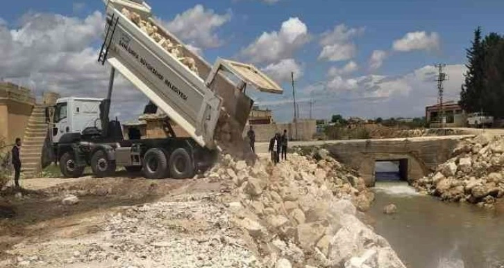 Şanlıurfa’da deforme olan yollarda bakım ve onarım çalışması