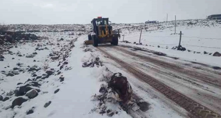 Şanlıurfa’da karla mücadele devam ediyor