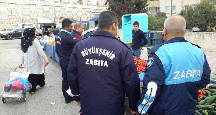 Şanlıurfa’da kurallara uymayan 24 pazarcı esnafına ceza yazıldı