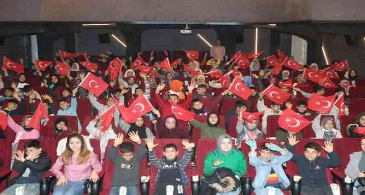 Şanlıurfalı çocuklar ’Çanakkale Yolun Sonu’ filmini izledi