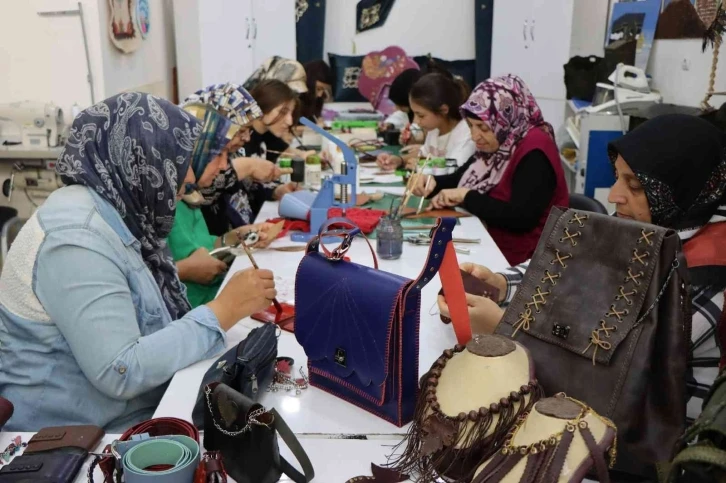 Şanlıurfalı kadınlardan deri yakma kursuna yoğun ilgi
