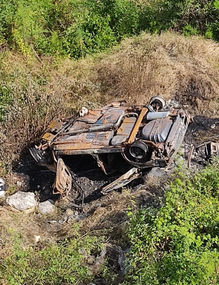 Şarampole devrilen otomobil alev aldı, sürücüsü hayatını kaybetti
