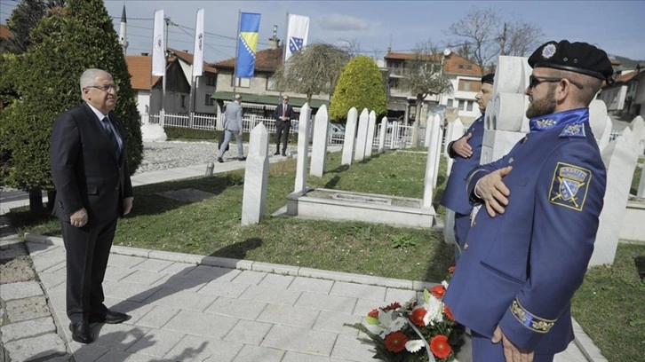 Saraybosna'da Resmi Ziyaret Gerçekleştiren Güler, Kovaçi Şehitliği'ni Ziyaret Etti