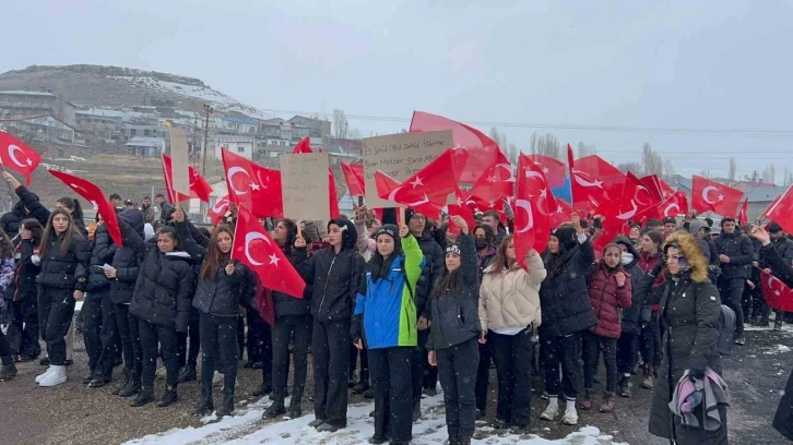 Sarıkamış Harekatı’nın 109. yılı: Öğrenciler eksi 15 derecede ’saygı’ nöbeti tuttu
