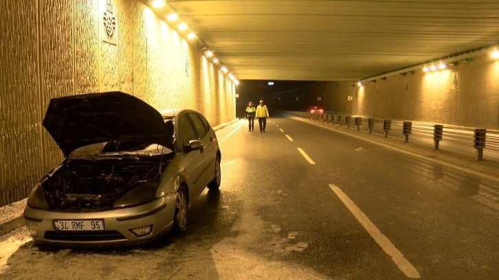 Sarıyer’de yanan araç trafiği felç etti