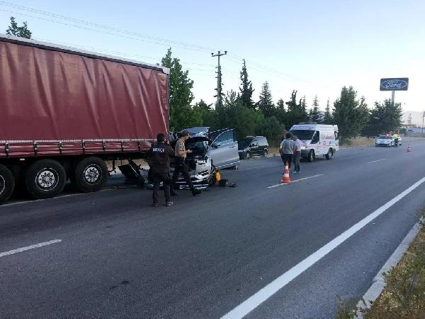 Şarkıcı Tan, Burdur'da trafik kazasında yaralandı