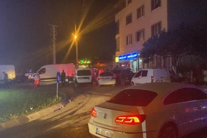 Satışı yasak zaman diliminde alkol alma ısrarının sonu kötü bitti: 2 yaralı