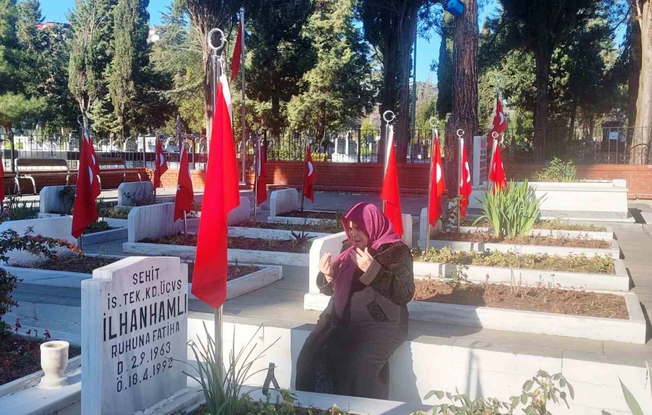 Şehit annesinden yeni yılın ilk gününde duygulandıran hareket
