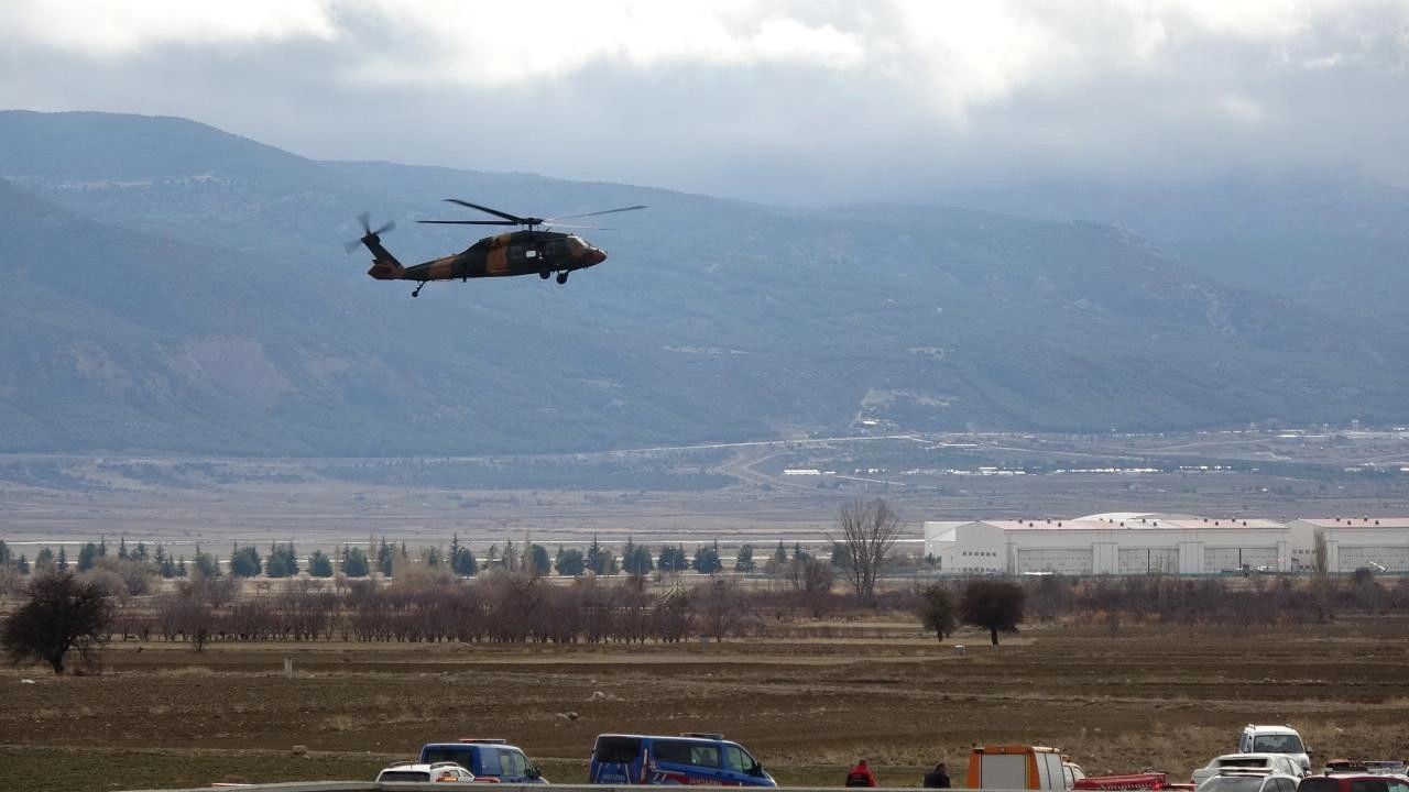 Şehit astsubayın baba evine ateş düştü