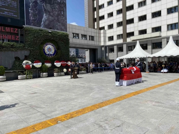 Şehit bekçi için İstanbul İl Emniyet Müdürlüğünde tören düzenledi
