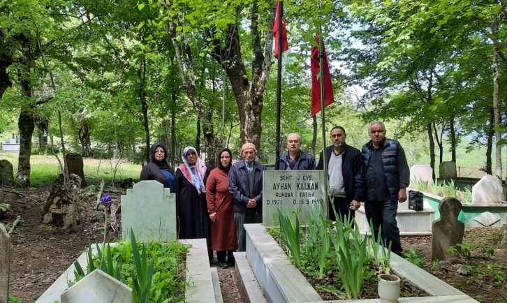 Şehit jandarma çavuş kabri başında dualarla anıldı
