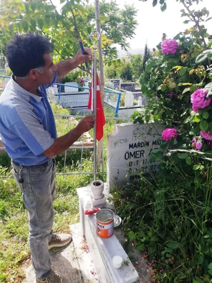 Şehit mezarlarına tek tek bakım yapılıyor
