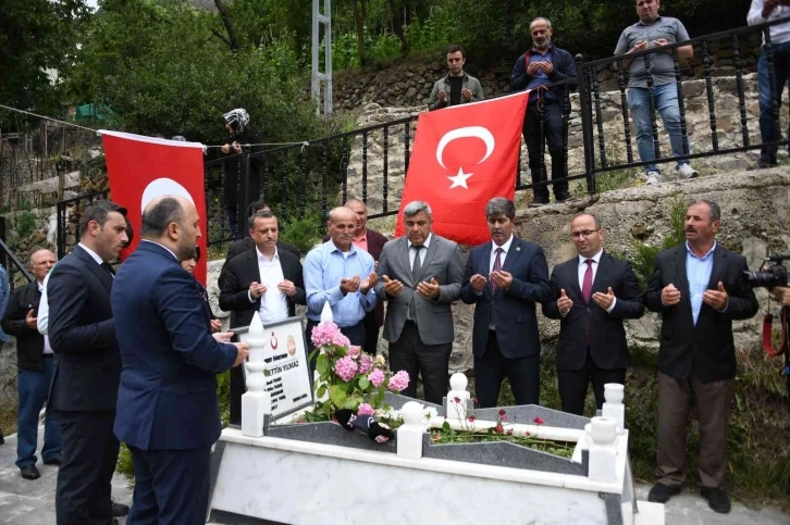 Şehit Öğretmen Necmettin Yılmaz şehadetinin 5. yılında kabri başında anıldı
