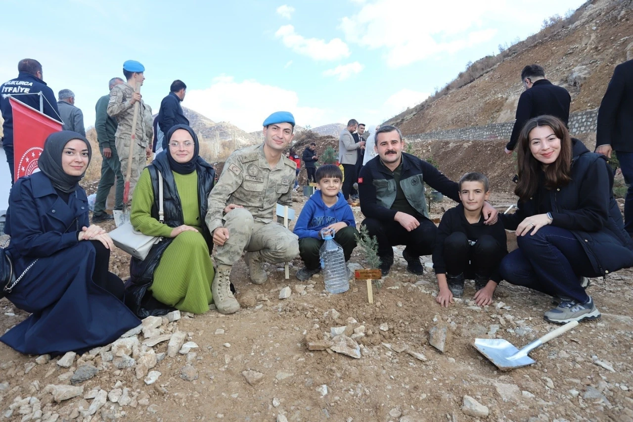 Şehit öğretmenler anısına hatıra ormanı oluşturuldu
